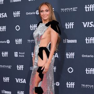 Ohne Ben: J.Lo strahlt auf der Premiere von "Unstoppable"