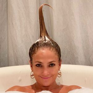 Verrücktes Badewannen-Pic: J.Lo stehen die Haare zu Berge