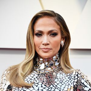Huch? Wem zeigt Jennifer Lopez denn hier beide Mittelfinger?