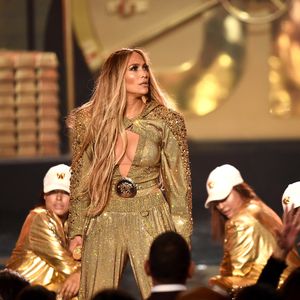 Autsch! JLo fliegt bei Vegas-Auftritt auf Allerwertesten!