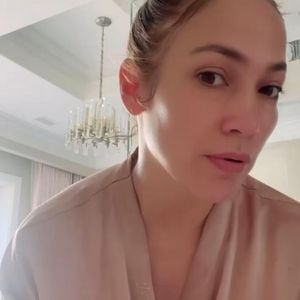 "Strahlend und glücklich": J.Lo zeigt sich ganz ungeschminkt