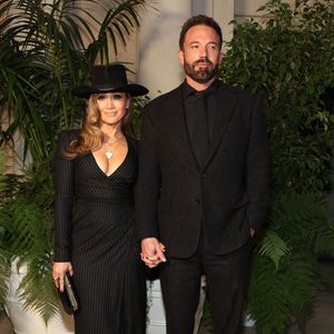 Mürrisch bei den Grammys? J.Lo veräppelt Ben Affleck!