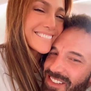Süßer Clip! Jennifer Lopez und Ben Affleck kuscheln verliebt