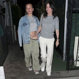 Süße BFFs: Jennifer Meyer und Courteney Cox halten Händchen