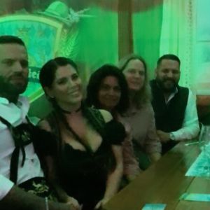 In Tracht: Zeigt Jenny Frankhauser hier ihren neuen Freund?