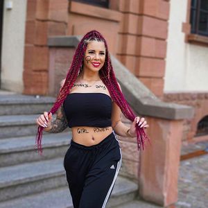 Jennifer Frankhauser überrascht Fans mit pinken Braids!