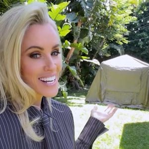 Schimmelentgiftung: Jenny McCarthy schläft in einem Zelt