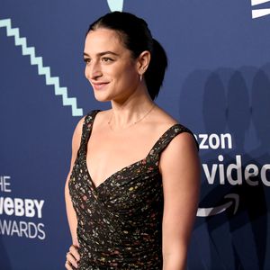 Chris Evans' Ex Jenny Slate hat ihr erstes Baby bekommen