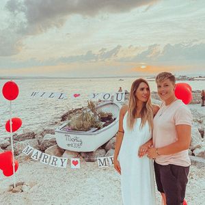 Das ging fix: Ex-Bachelor-Girl Jenny mit Freundin verlobt!