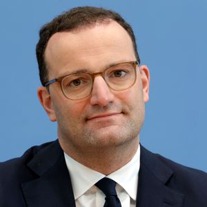 Was hat Saskia Atzerodt mit dem Gesundheitsminister zu tun?