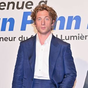 Nach Liebesfotos: Jeremy Allen White zeigt seine Muskeln