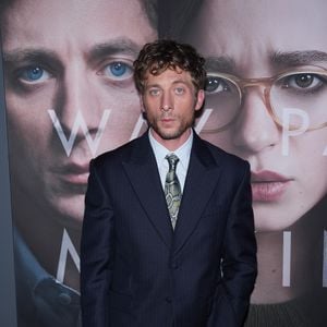 Nach Scheidung: Jeremy Allen White hält Händchen mit Model