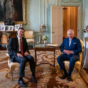 Neue Fotos: König Charles nimmt seine royalen Pflichten wahr