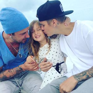 Justin Bieber teilt niedliches Knuddel-Pic mit kleiner Sis
