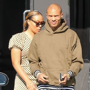 Trotz Strafe: Jeremy Meeks cool mit Unbekannter unterwegs