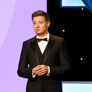 Vor Unfall mit Schneepflug: Jeremy Renner half Autofahrer
