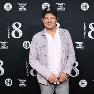 Jeremy Renner ist glücklich, dass er wieder laufen kann!