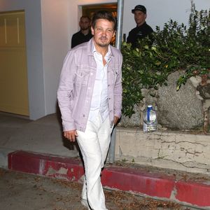 Nach Unfall: Jeremy Renner ist wieder Schneepflug gefahren