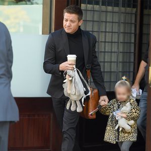 Nach Biss-Story: Jeremy Renner & Tochter helfen Obdachlosen
