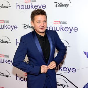 Nach Unfall: Jeremy Renner macht Elektrostimulations-Workout