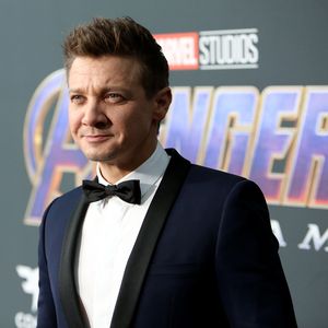 Ein Jahr nach dem Unfall: Jeremy Renner besucht Krankenhaus