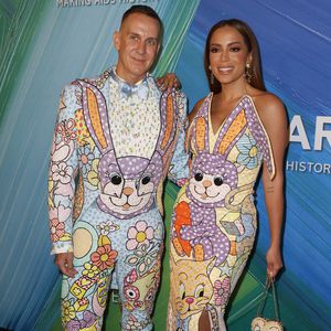 Schräge Looks bei amfAR-Gala: Sängerin Anitta in Hasen-Style
