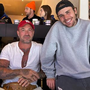 Justin Biebers Vater reagiert auf die Geburt seines Enkels