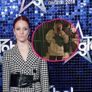 Jess Glynne wurde in diesem Outfit von Restaurant abgelehnt