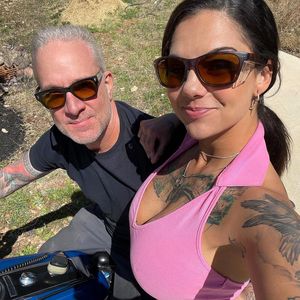 Jesse James fordert, dass seine Frau seine Villa verlässt