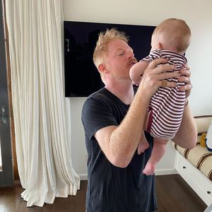 Jesse Tyler Ferguson feiert ersten Geburtstag als Vater