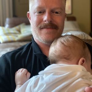 "Modern Family"-Star Jesse teilt erstes Bild mit seinem Sohn