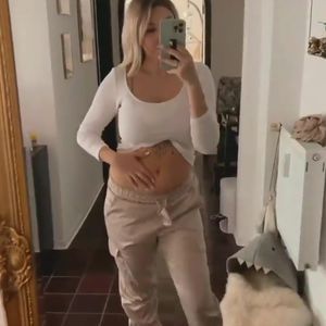 "Schwibbelschwabbel": Jessi Schröder zeigt After-Baby-Bauch