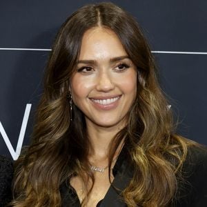Damit offiziell? Jessica Alba knutscht mit Danny Ramirez