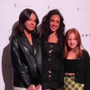 So erwachsen! Jessica Alba geht mit ihren Töchtern aus