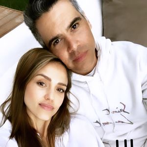 Total verschmust: Jessica Alba teilt Pärchen-Pic mit Cash