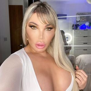 Sexy! Hier knutscht Jessica Alves' Freund ihre XXL-Brüste