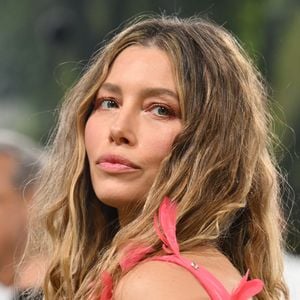 Jessica Biel fuhr am Set das Auto ihrer Eltern zu Schrott