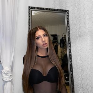 Angleichung mit 18: Plant "Love Island"-Jessica weitere OPs?