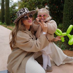 Süß! Jessica Haller rockt Partnerlook mit Tochter Hailey-Su