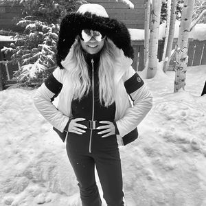 Heiß im Schnee! Jessica Simpson super-schlank als Ski-Hase