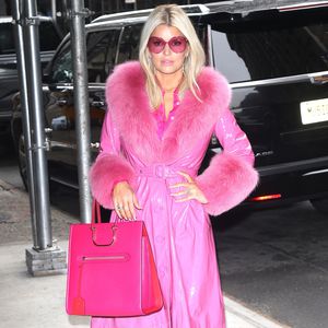 In knalligen Looks: Jessica Simpson auf "Open Book"-Tour