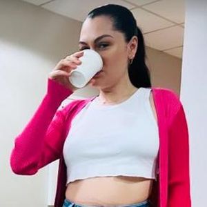 Jessie J präsentiert ihren After-Baby-Body in enger Jeans