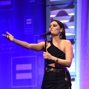 "Schlimmster Gig": Sängerin Jessie J ist von Bühne gestürzt!