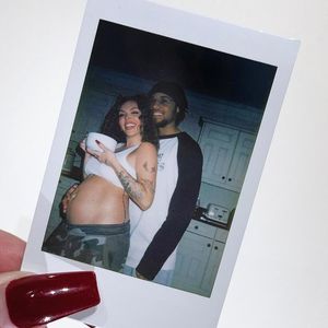 Jesy Nelson tanzt mit Zion und zeigt stolz ihren Babybauch