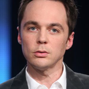 2 Sheldons: Jim Parsons stellt seine Mini-Version vor!