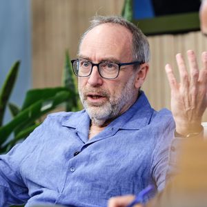 "Dumme Frage": Wikipedia-Mitgründer stürmt wütend aus Studio