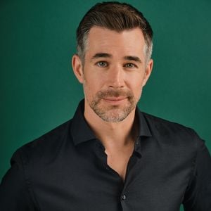 "Unter uns": Jo Weil kehrt als Dominic Adams ans Set zurück