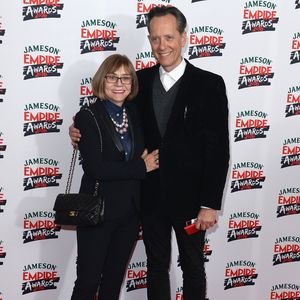 "Nur du": Richard E. Grant zollt verstorbener Frau Tribut