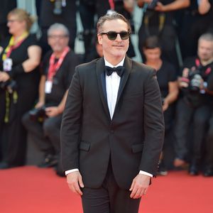 Nach Mager-Rolle: Joaquin Phoenix fit bei "Joker"-Premiere