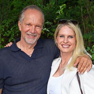 Jochen und Tina Horst erklären ihre Kommune mit anderer Frau